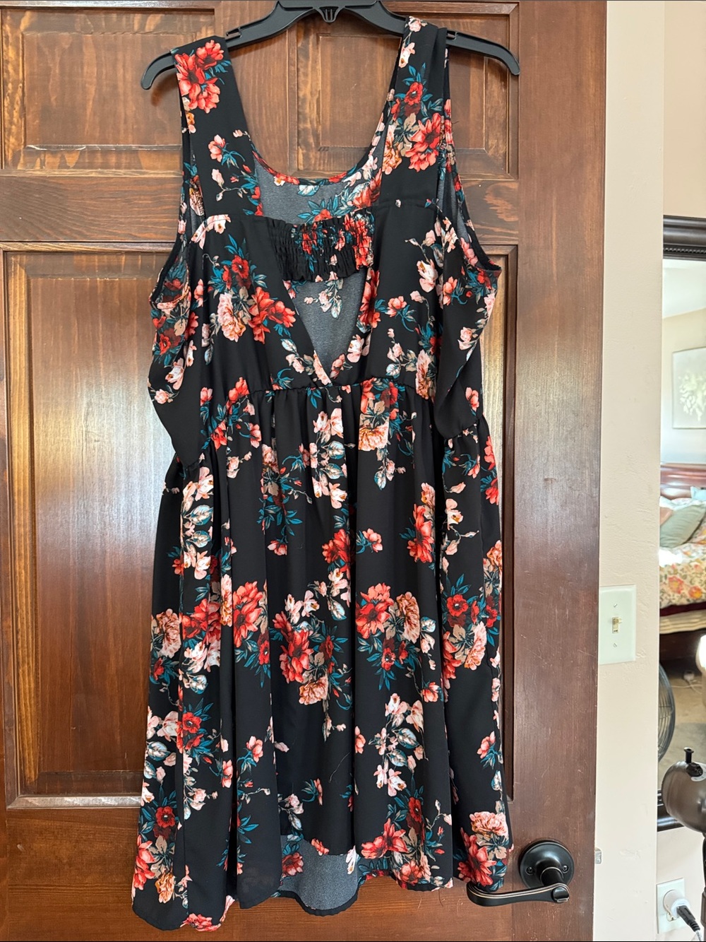 Cozy Casual Floral Sleeveless Black Dress with Red & Pink Blooms - Picture 2 of 3